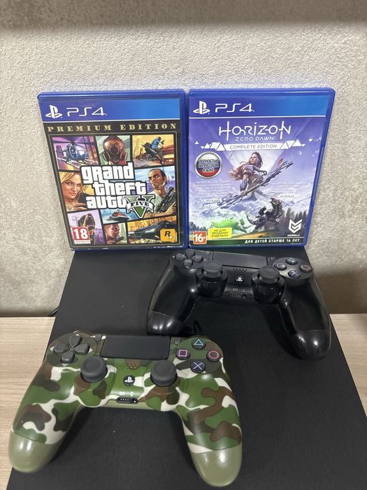 Sony PS4 SLIM 1тб 2 джойстика в отличном состояние без потертостей