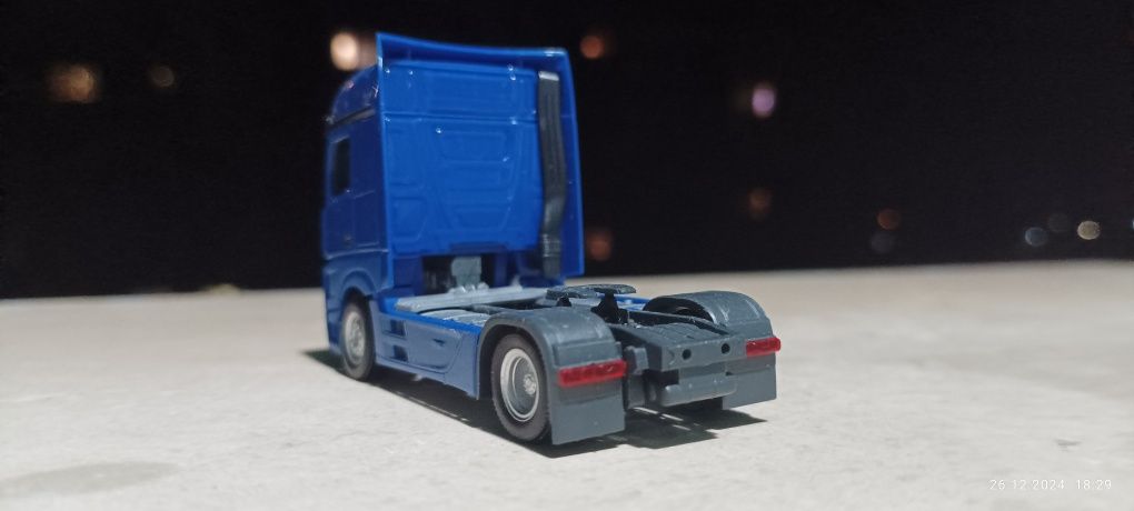 Herpa Mercedes-Benz Actros