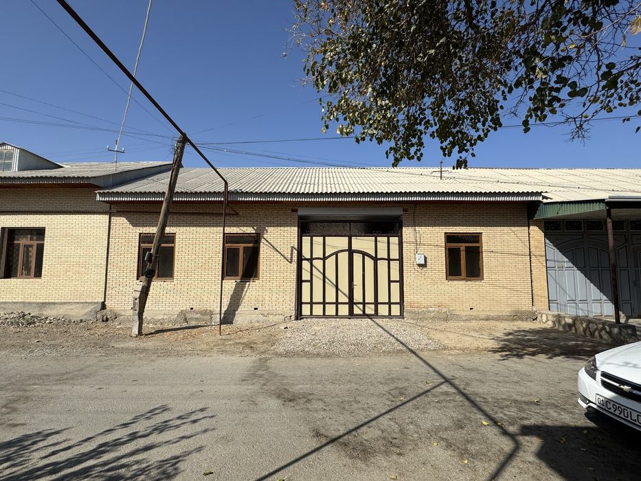 Продается участок 4,5 соток. Фасад 15м длина участок 30. Сумма 65000$.