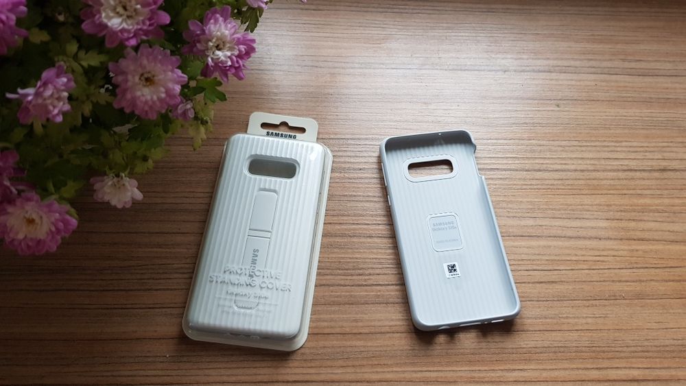 Husa Carcasa+ stand Originala Samsung Galaxy S10e! Noua,Protective