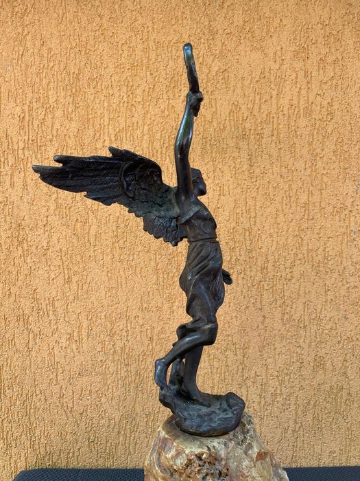 Sculptura, stateta bronz, Victorie inaripata