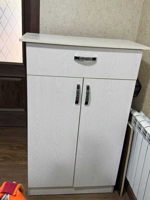 shkaf saln va kasmetolog uchun