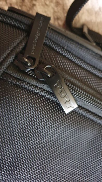 Geantă laptop  marca Port designed în Paris