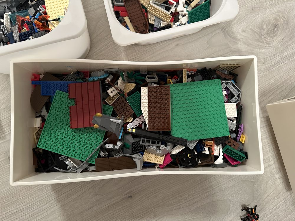 colectie lego + cutie in forma de lego
