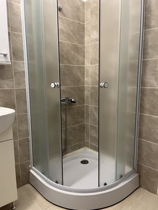 Cabina dus cu vanita