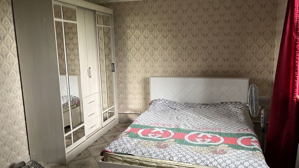 Продам гарнитур спальный