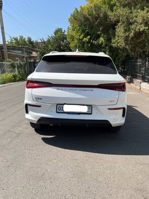 BYD E2 yili 2023 sotiladi.
