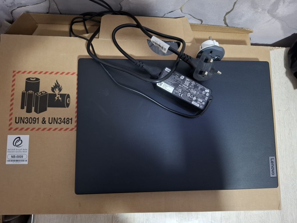 Lenovo V15  G2 xolati yangi