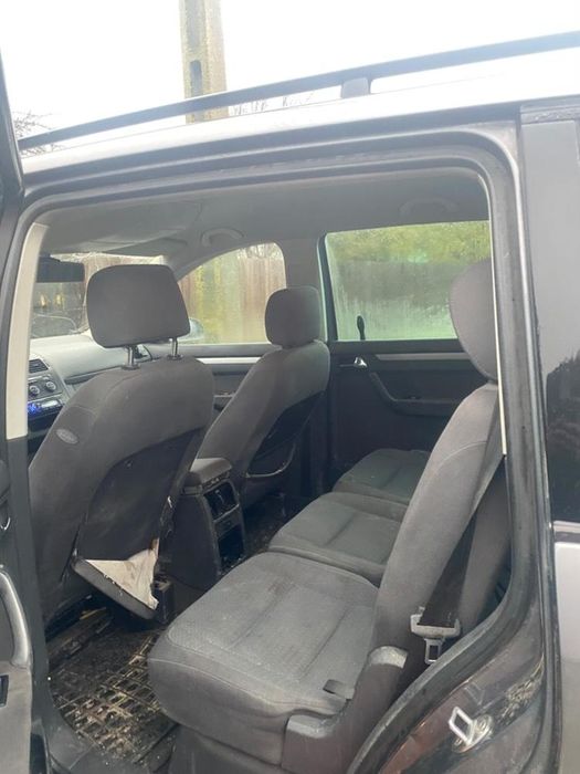 Vând Volskwagen Touran