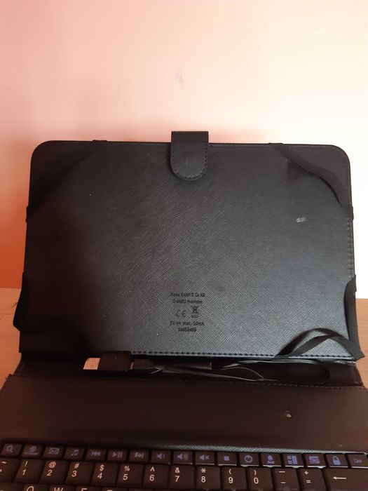 Калъф (кожен) за таблет с клавиатура