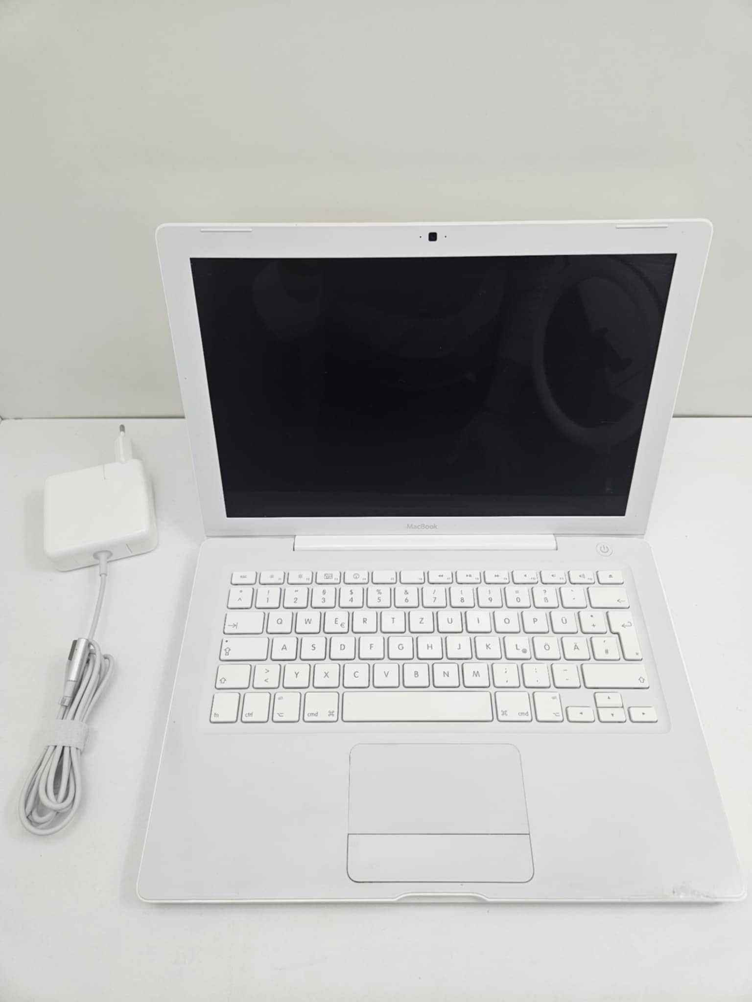 Лаптоп Macbook A1181/ 2.4GHz Intel Core 2 Duo / 2GB RAM / 160GB