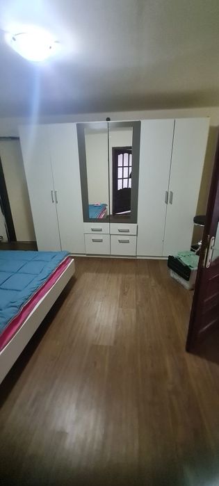 Vând dormitor si canapea