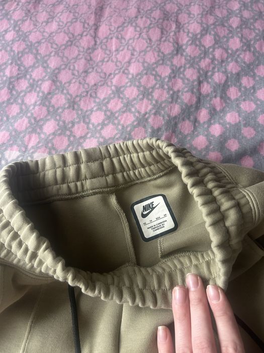 Nike tech  дамска долница размер ХS . Носена веднъж .Отлично състояние