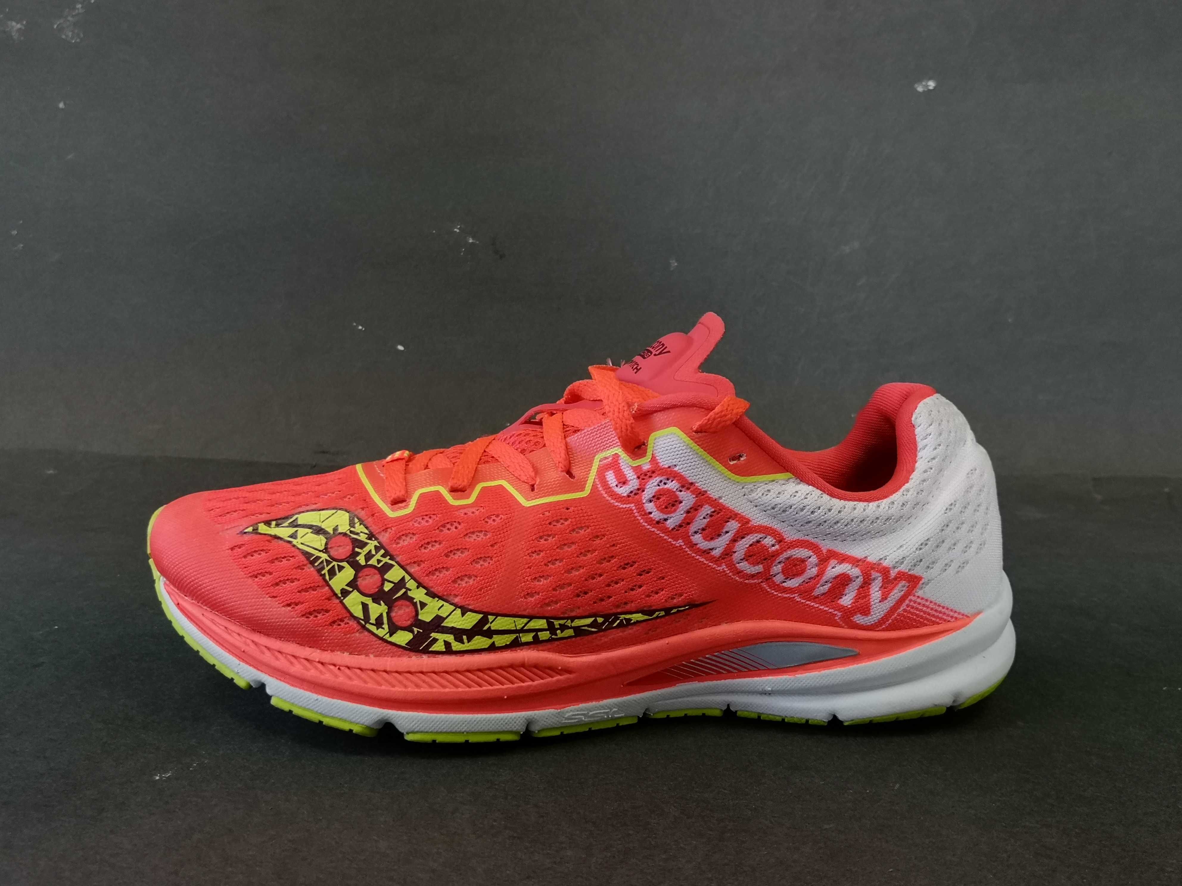 Ghete munte dama adidasi maraton 39 40 SAUCONY  RACING Fastwich Ca NOI