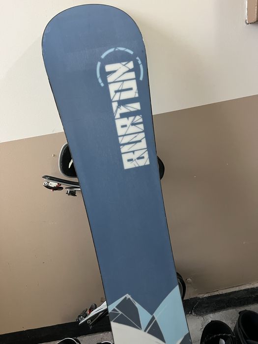 Сноуборд Burton 141см с автомати + подарък обувки