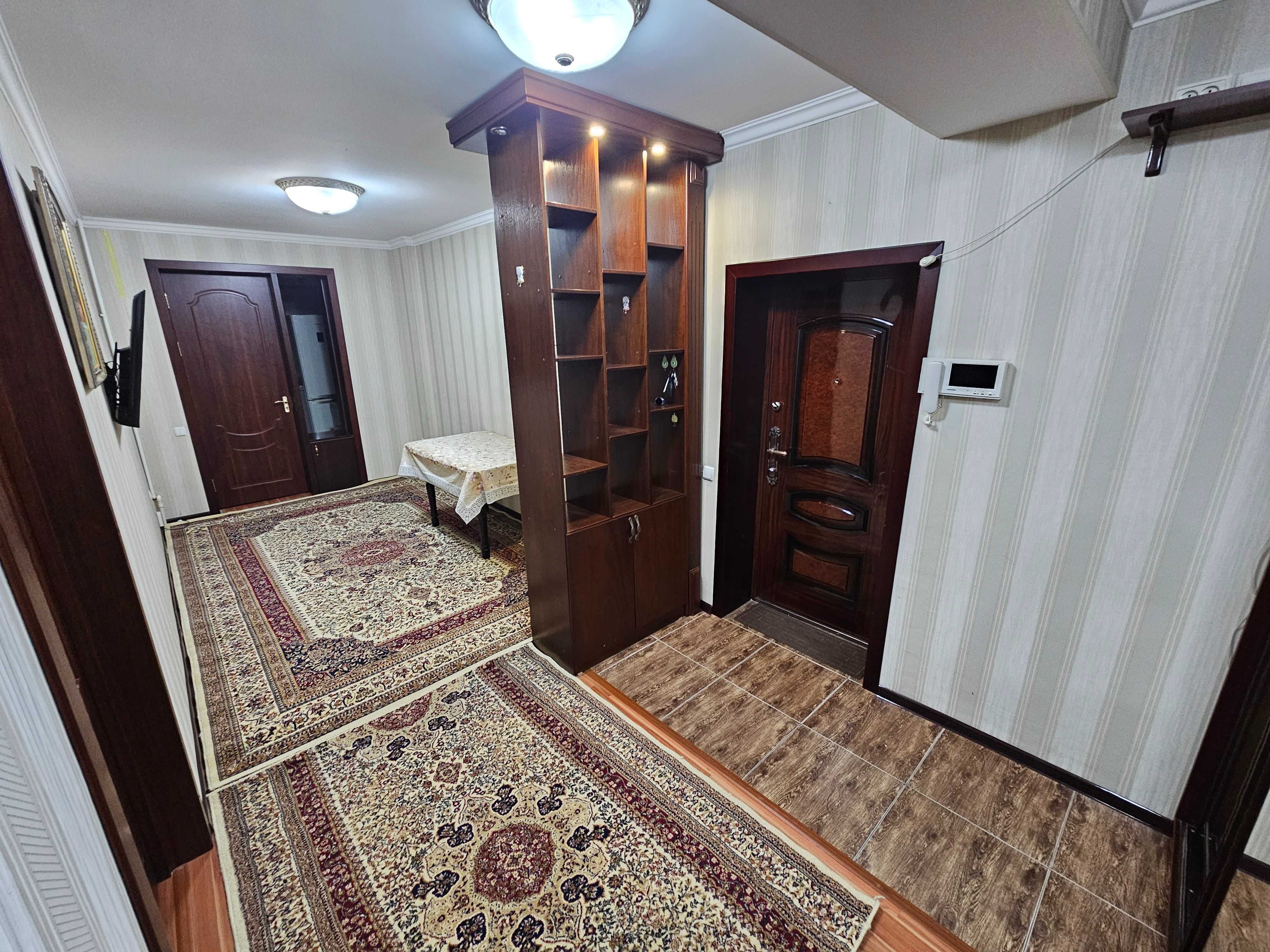 Сдается 4-комнатная квартира в Алмазаре, ул. Фараби, 2-й этаж, 120 м².