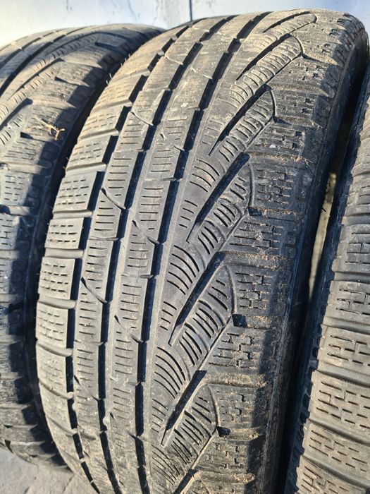 4 бр. зимни гуми 235/50/19 Pirelli MO 2x5 mm 2x 4,5 mm DOT 3612