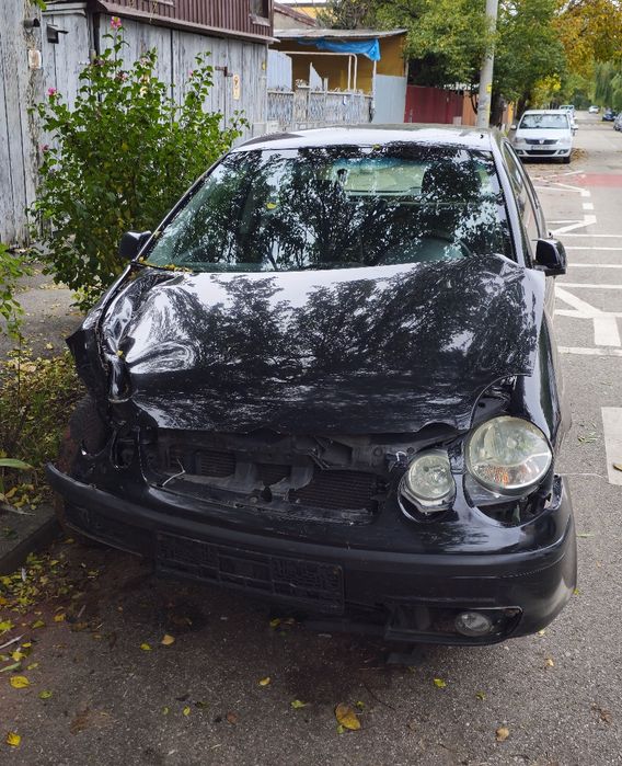 Vand Volskwagen Polo 9n Avariat cu Gaz luat de nou si Motor Funcțional