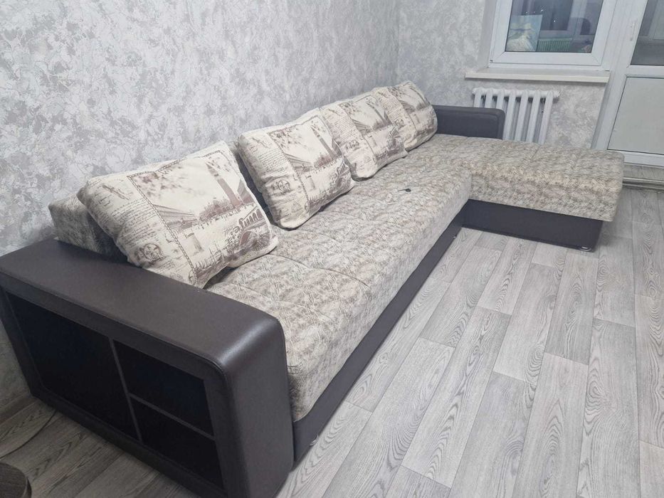Диван угловой б/у