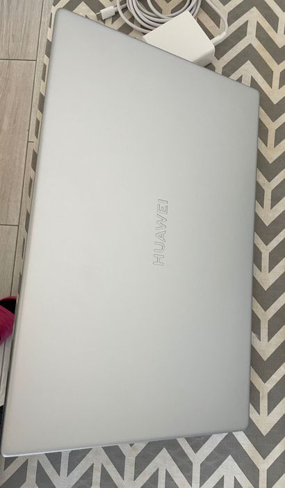 Laptop Huawei, stocare 512 GB SSD, Intel UHD 620, CPU Intel I5-10210U.