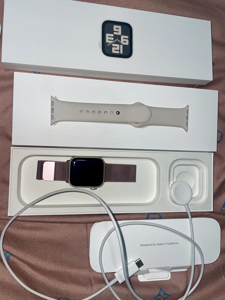 Продам Смарт-часы Apple Watch SE 2 40 мм