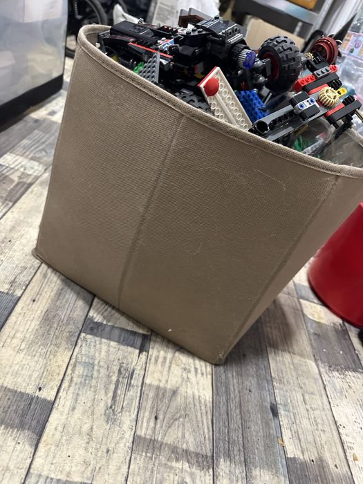 Огромен кашон, пълен с оригинално LEGO