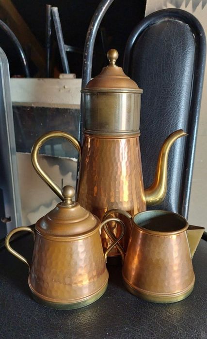 Set ceainic, zaharnită și letieră