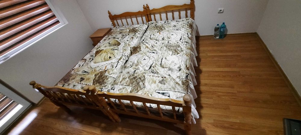 2 бр. дървени единични легла с матраци