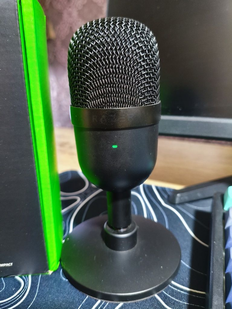 Микрофон Razer Seiren Mini