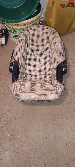 Vând pătuț,rotobil și scoică pt bebe