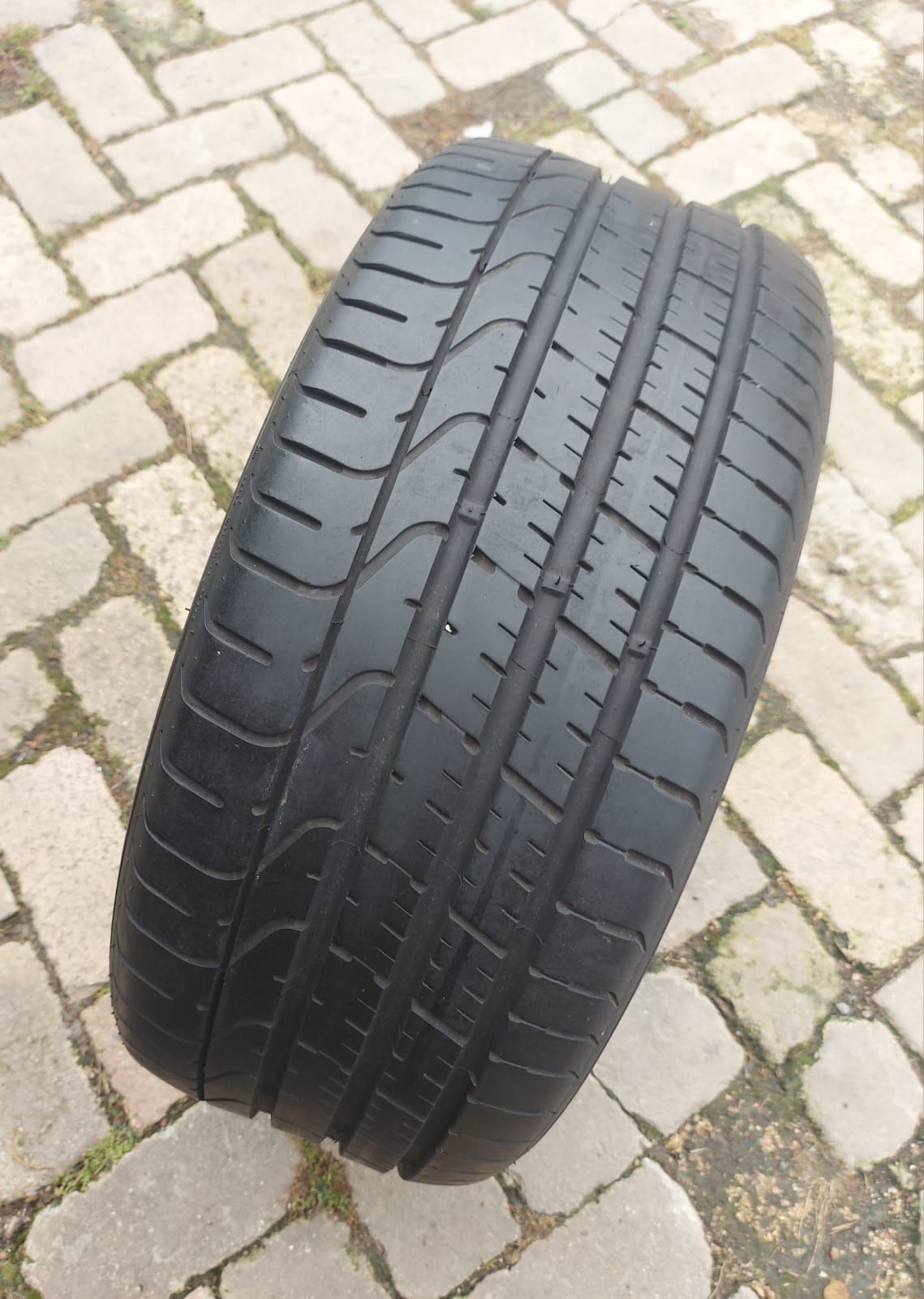 O bucată 255/35 R19 vară - una Goodyear Pirelli