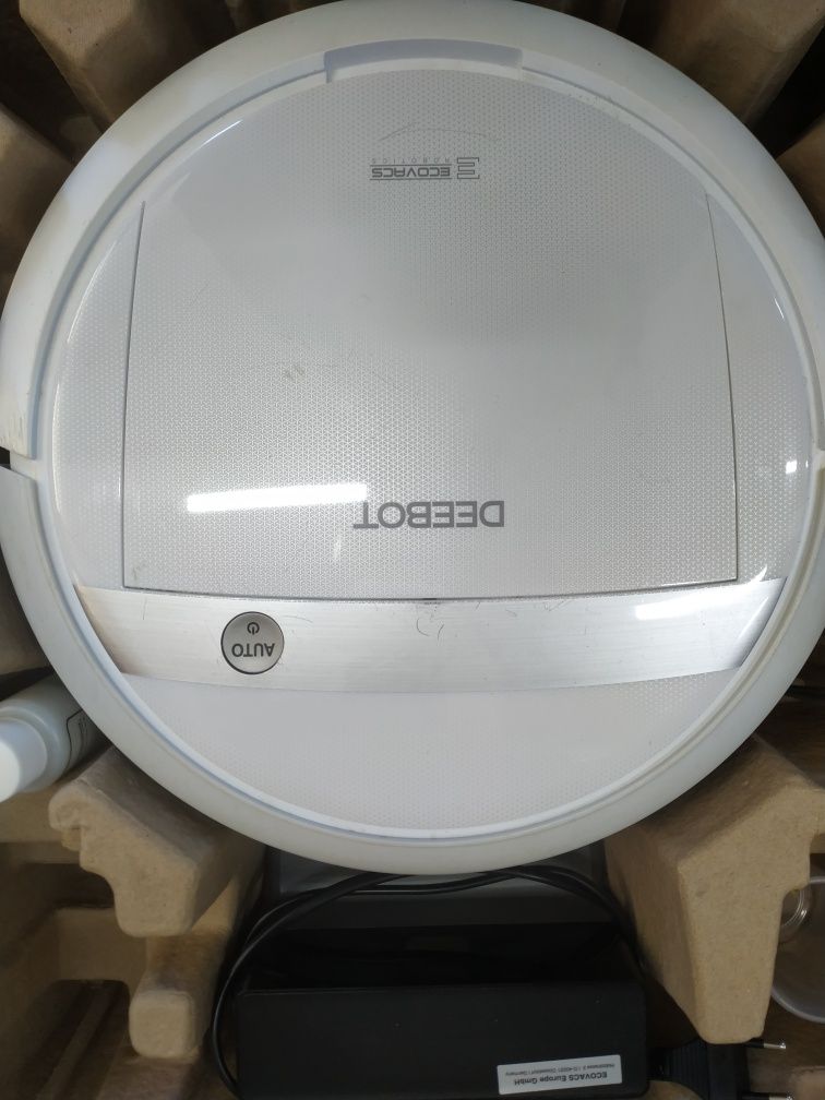 Робот прахосмукачка Ecovacs Deebot M88, 0.38 л, Сухо/мокро почистване,