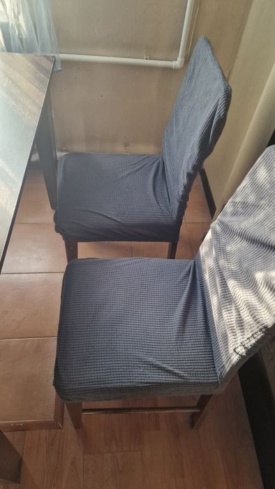 Стол и стулья в хорошем состоянии