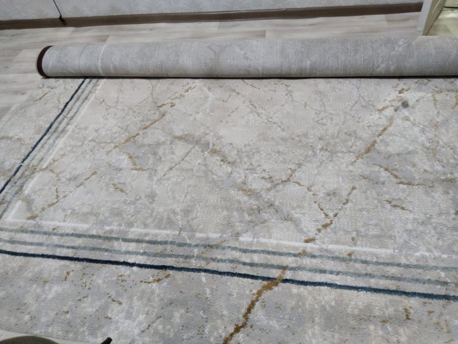 Продается ковер почти новая