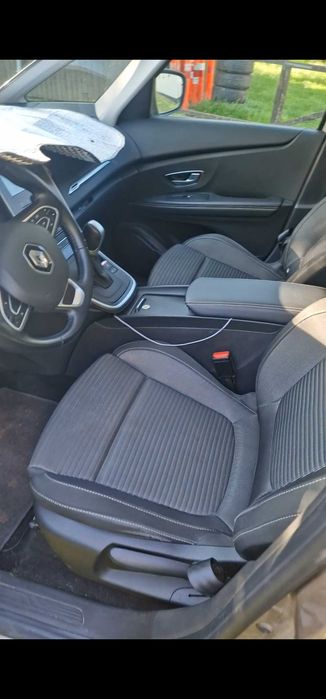 9000  euro Grand scenic 4 7 locuri automat