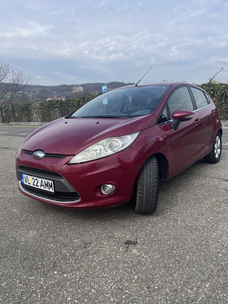 Vând Ford fiesta