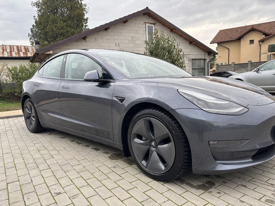 Tesla model 3 doar 72500km
