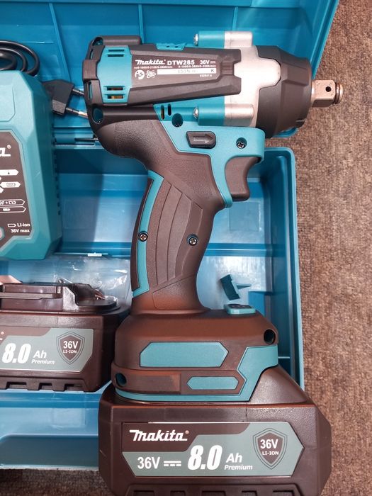 Pistol de impact MAKITA cu acumulatori de 36v si 8 ah