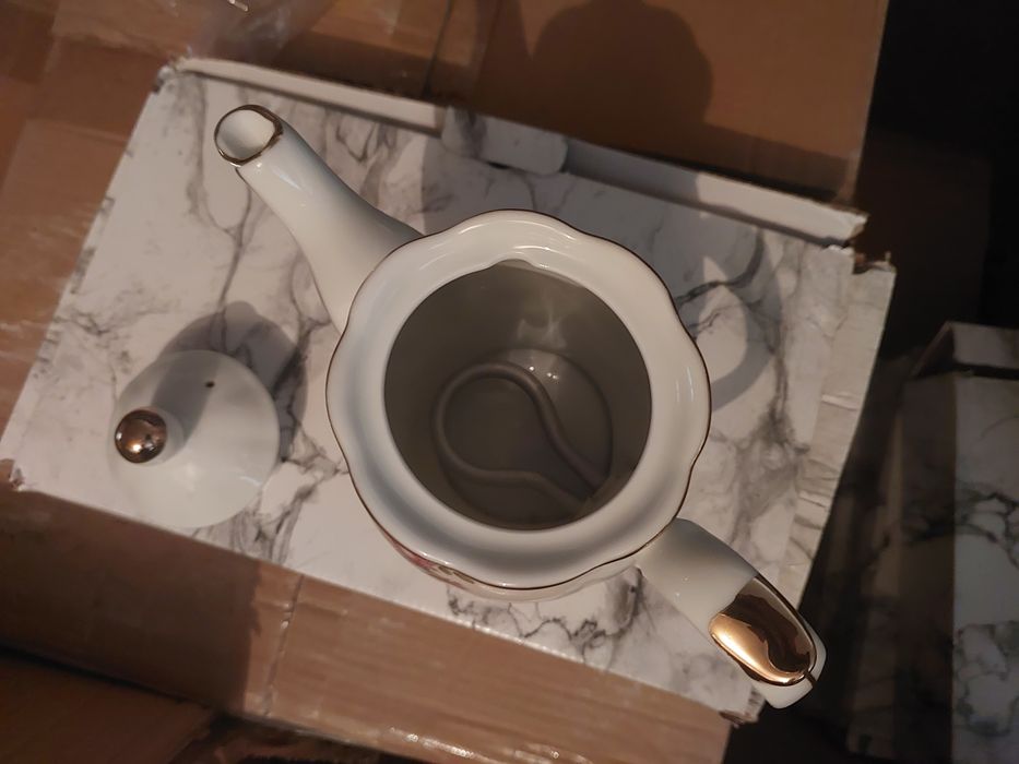 Фарфоровой Чайник с кипчтильнеком