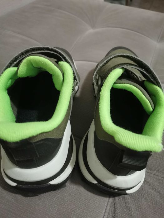 Продавам детски маратонки