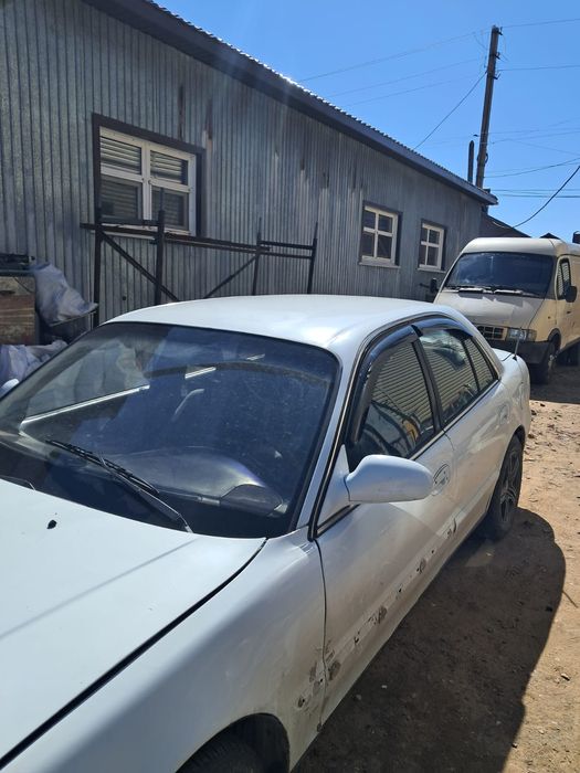 Продам машину хюндай саната 1996 объем 1.8.Автмат