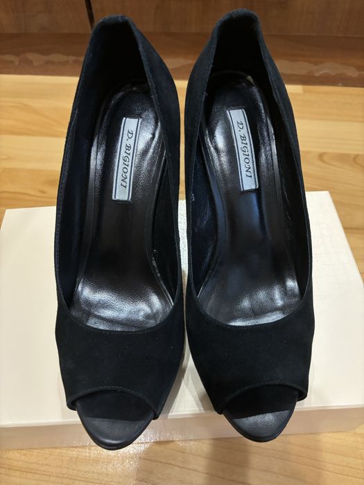 Женские замшевые туфли и новые зимние сапоги