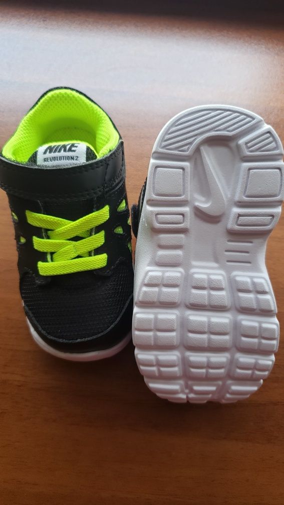 Бебешки маратонки Nike- нови