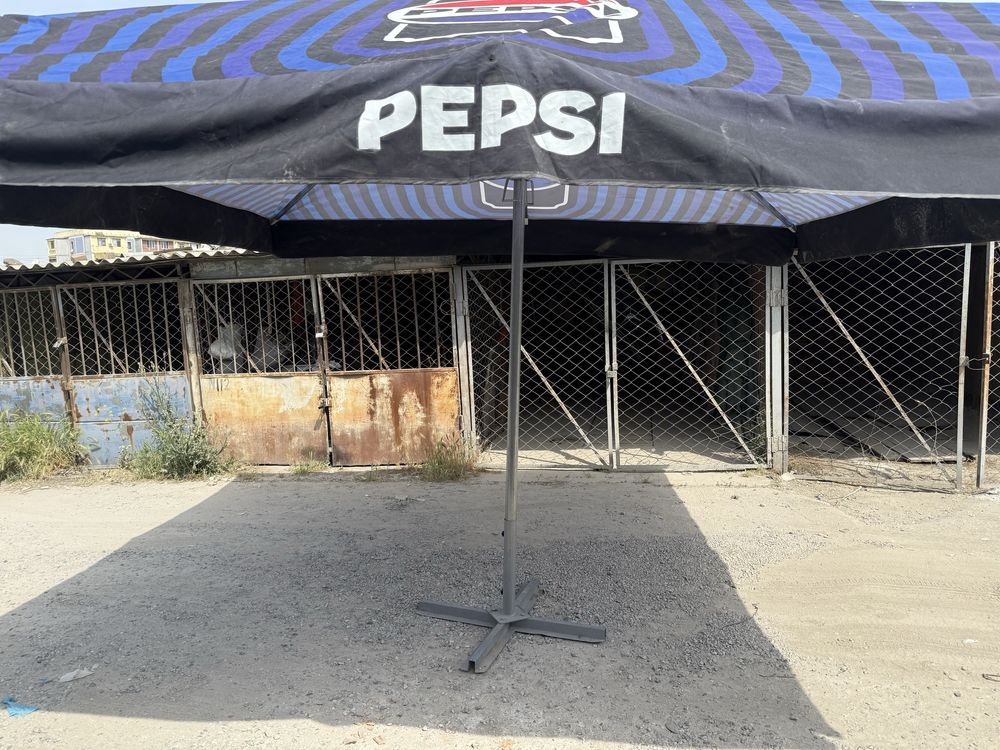 * большой садовый зонт Pepsi 4x4 хорошего качества б/у в хорошем состо
