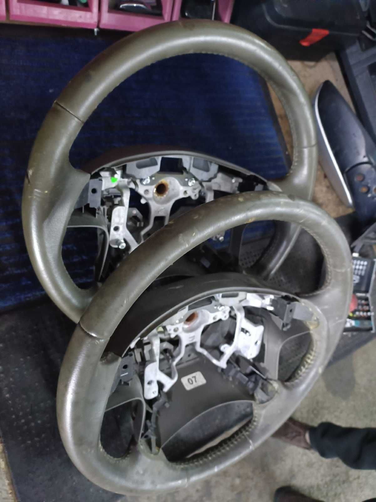 Продам оригинальный руль под реставрацию от Toyota Camry 40
