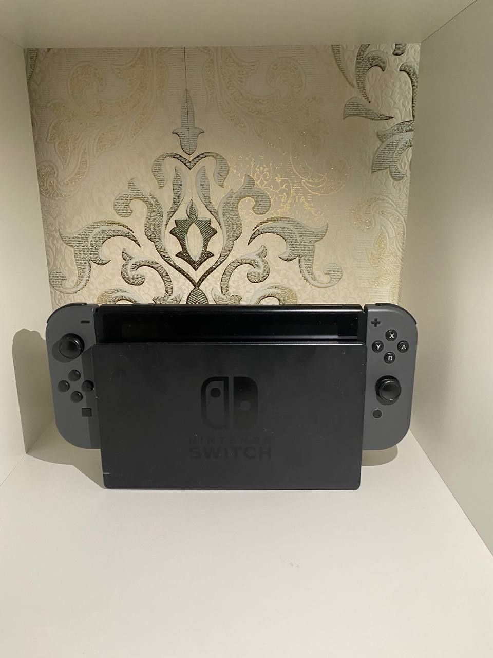 Nintendo Switch в идеальном состоянии + 2 игры и сумка в подарок!