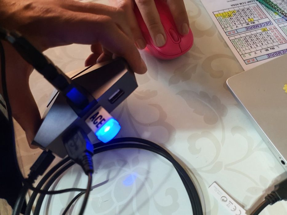 Gaming hub plus card reader