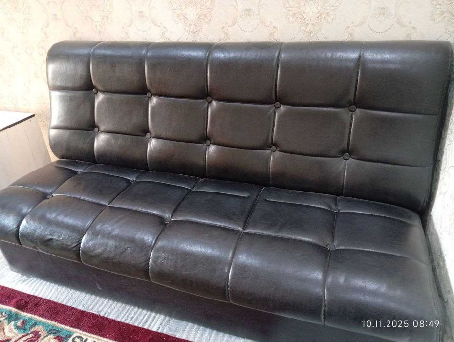 Divan sotiladi. Mebel holati yaxshi.