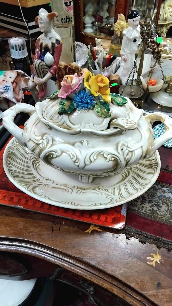 Старинен порцеланов супник с плато -Capodimonte!