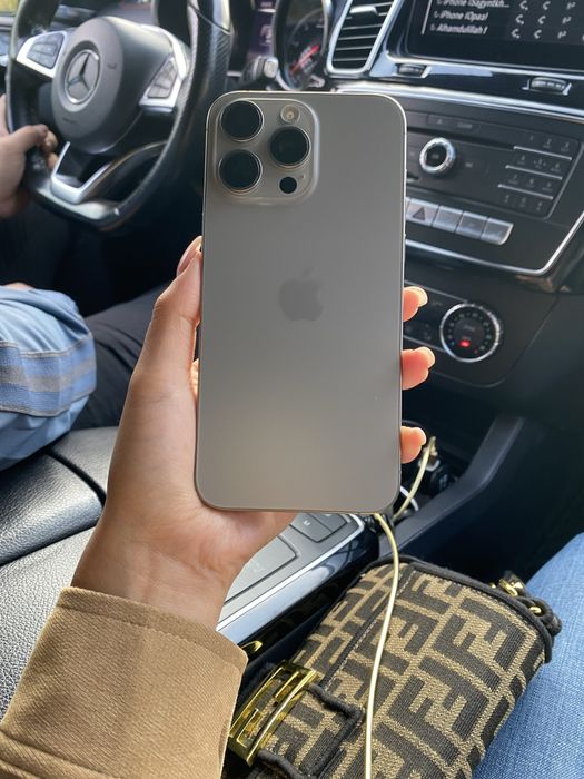 Продам IPhone 15 Pro Max 256 gb